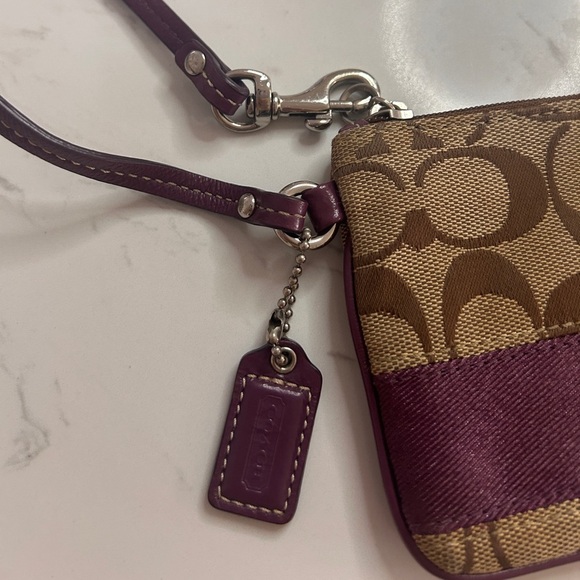 Coach Vintage Wristlet- EUC - Picture 13 of 15